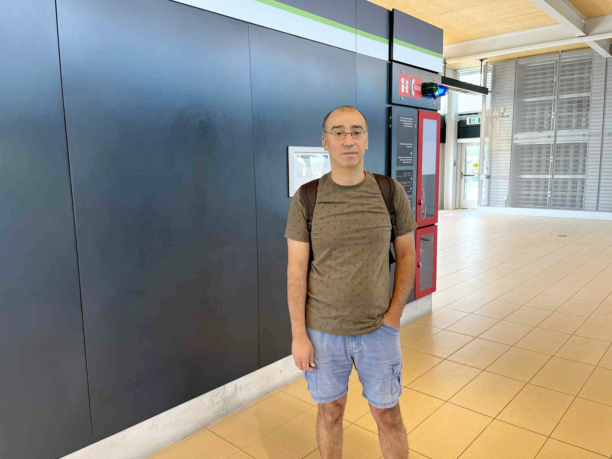 Reopen Rony Chamoun, met at Panama station on Monday morning, took advantage of a day off to use the REM without fear of a service interruption.